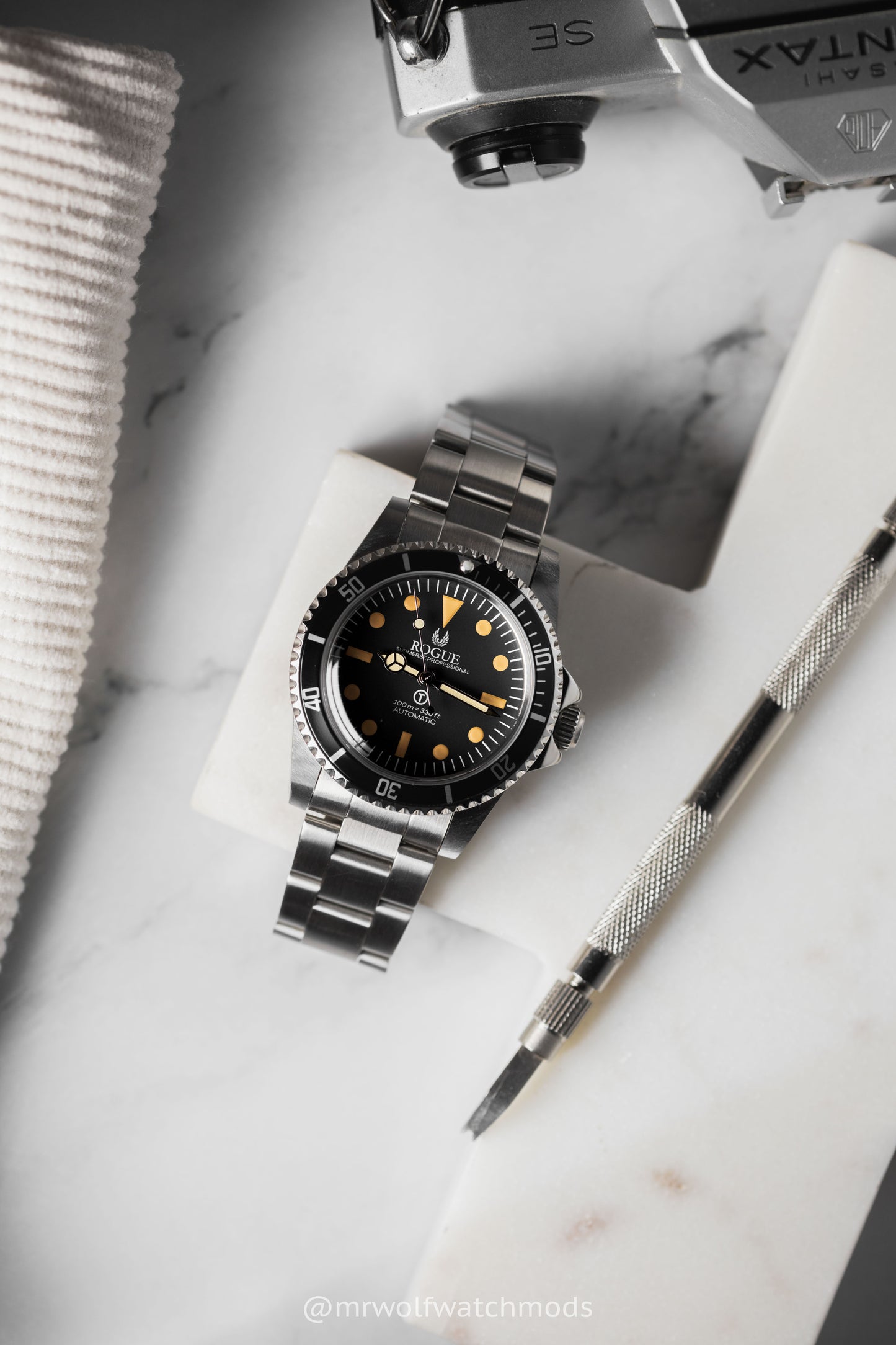 BLACK ACRYLIC VINTAGE DIVER