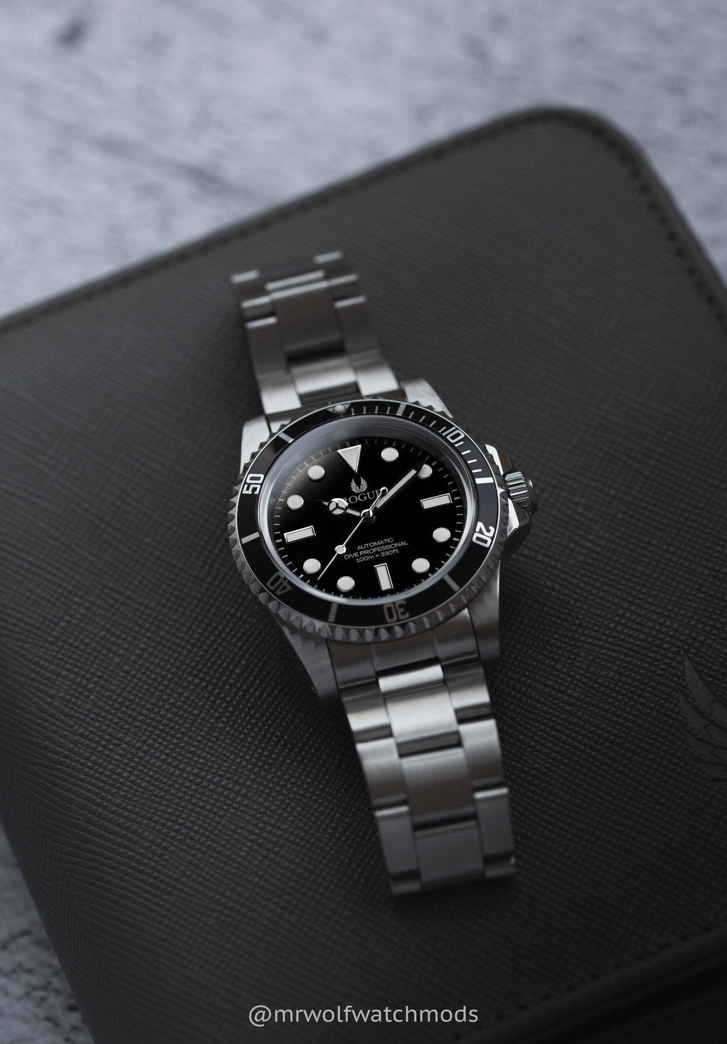BLACK VINTAGE DIVE PROFESSIONAL