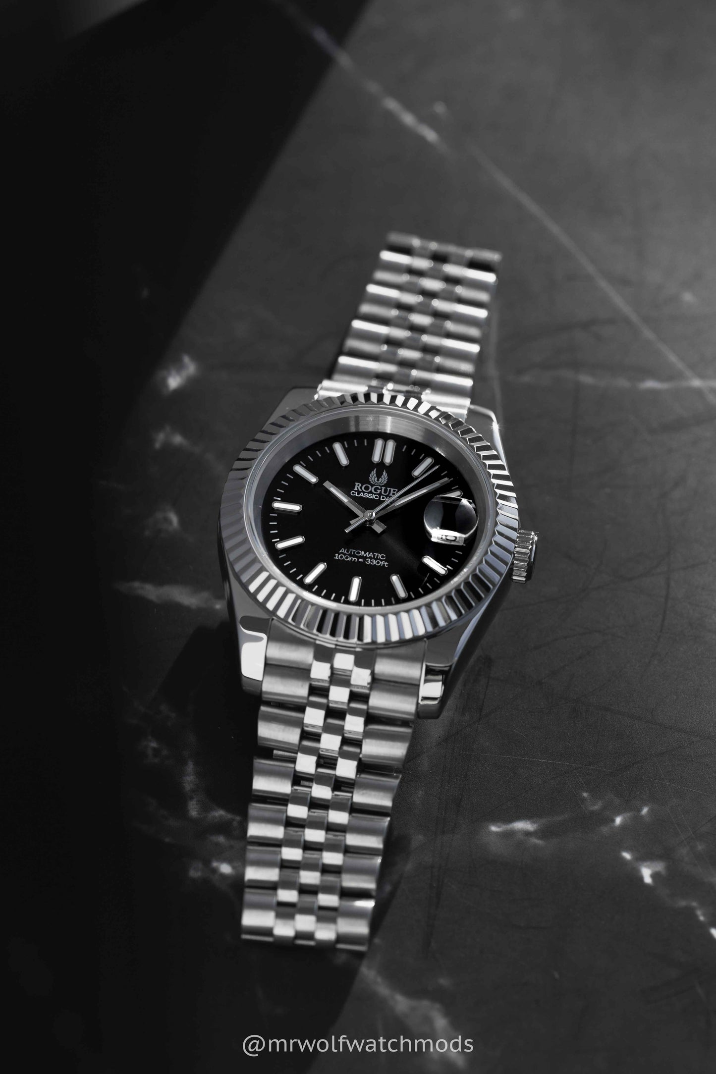 BLACK CLASSIC DATE