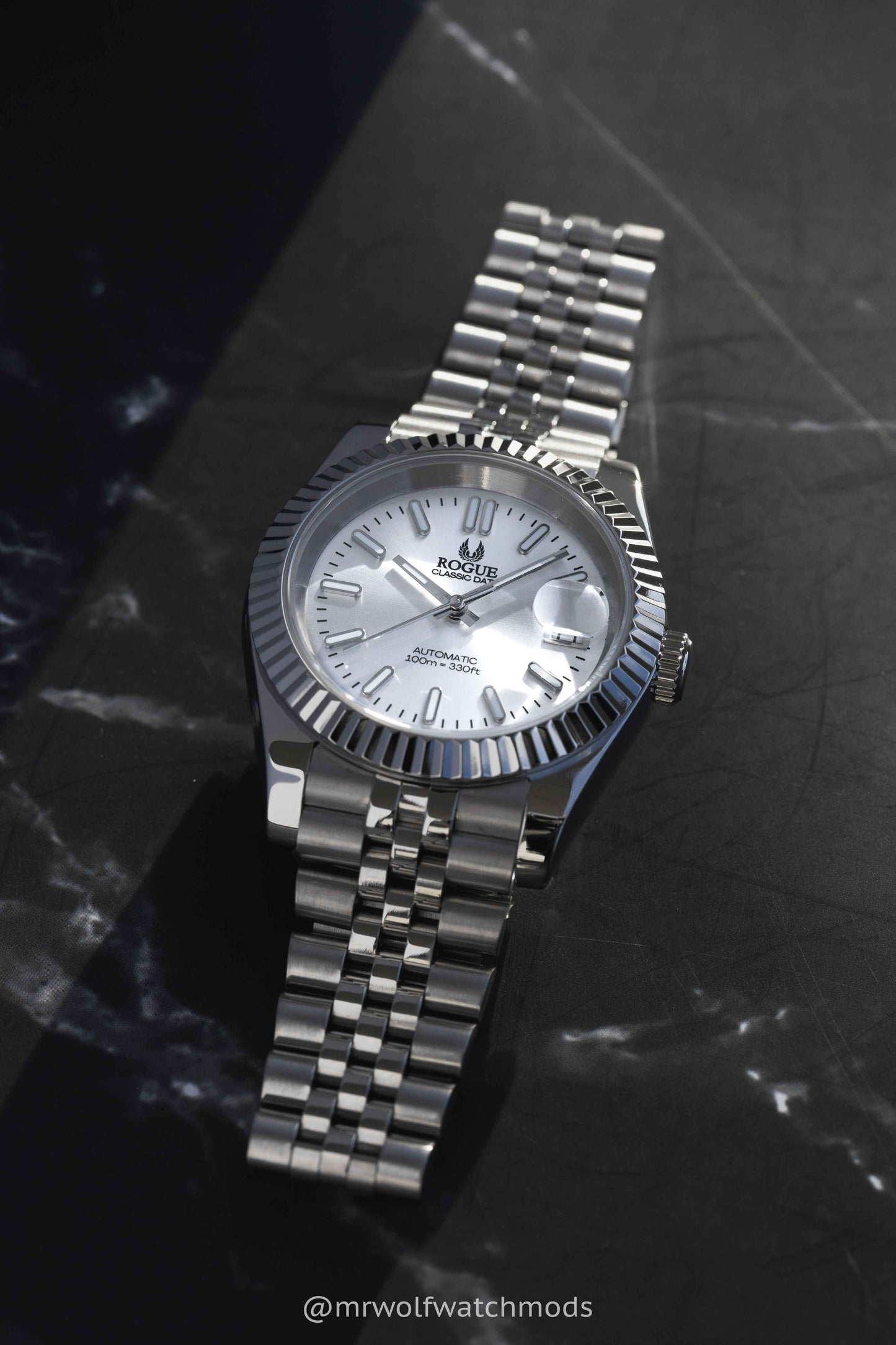 PEARL WHITE CLASSIC DATE