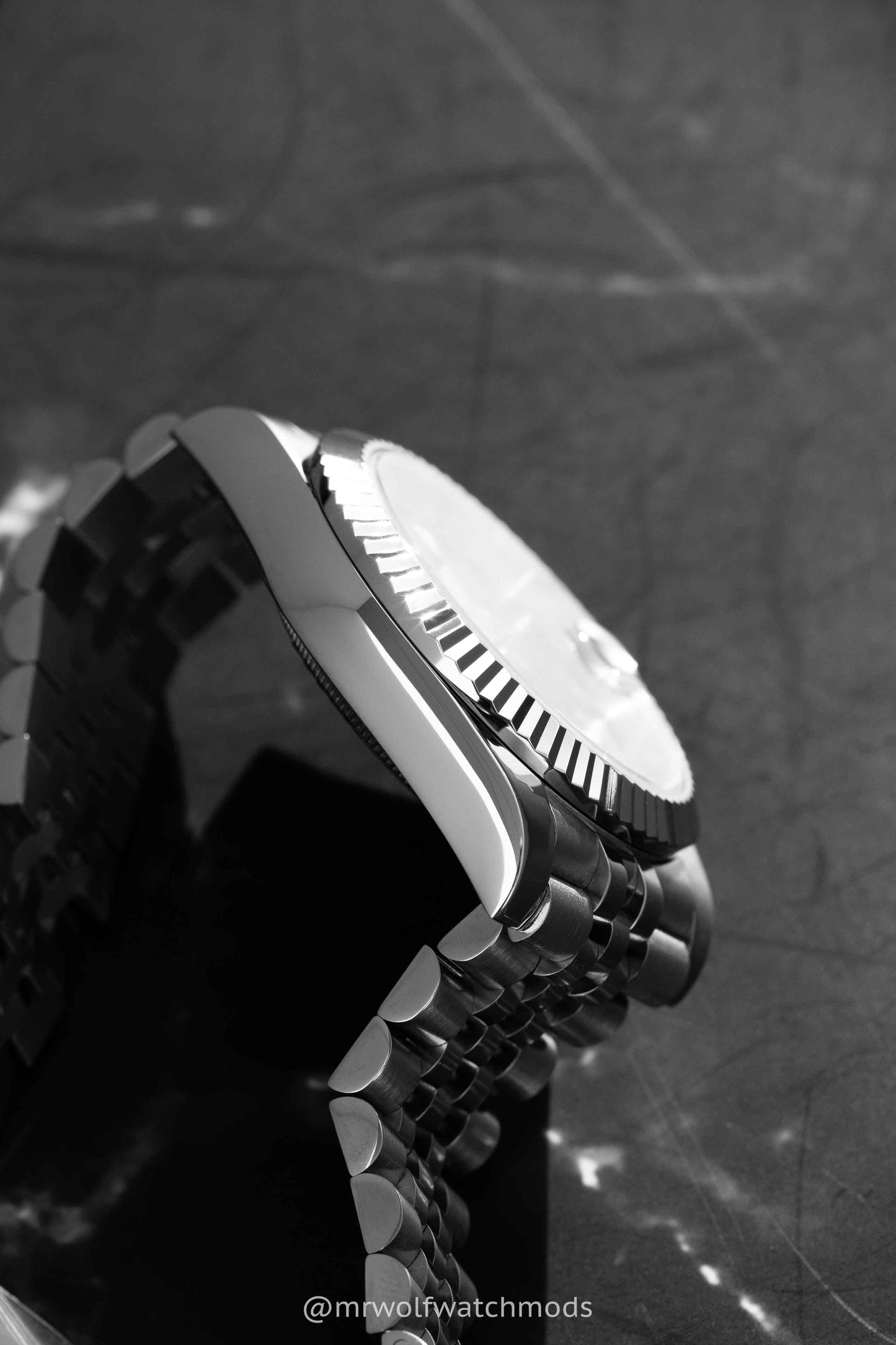 BLACK CLASSIC DATE
