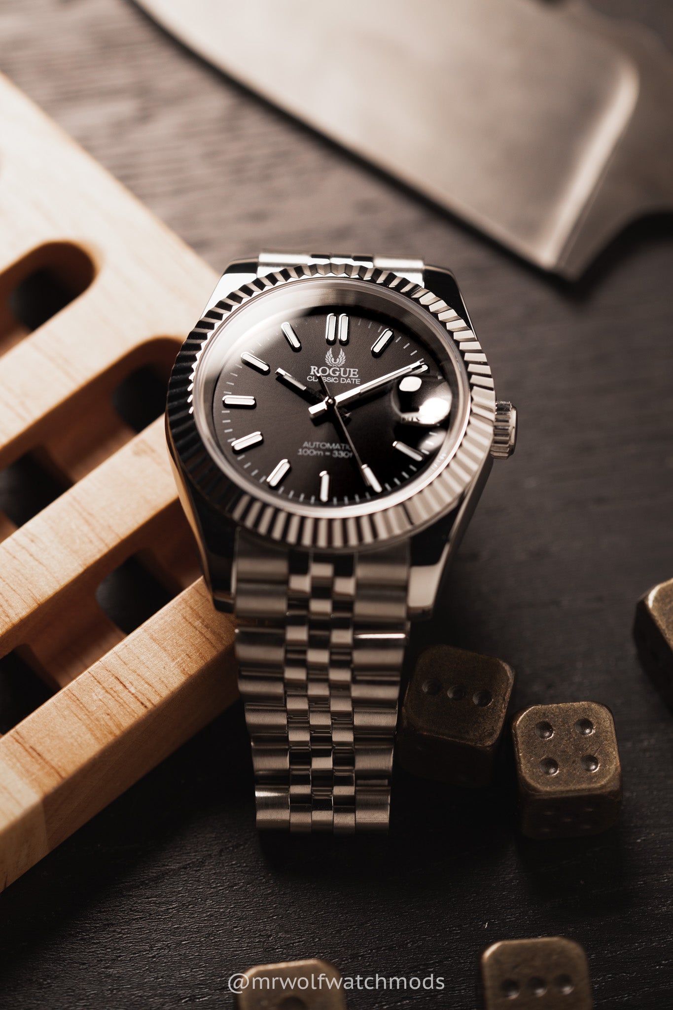 BLACK CLASSIC DATE