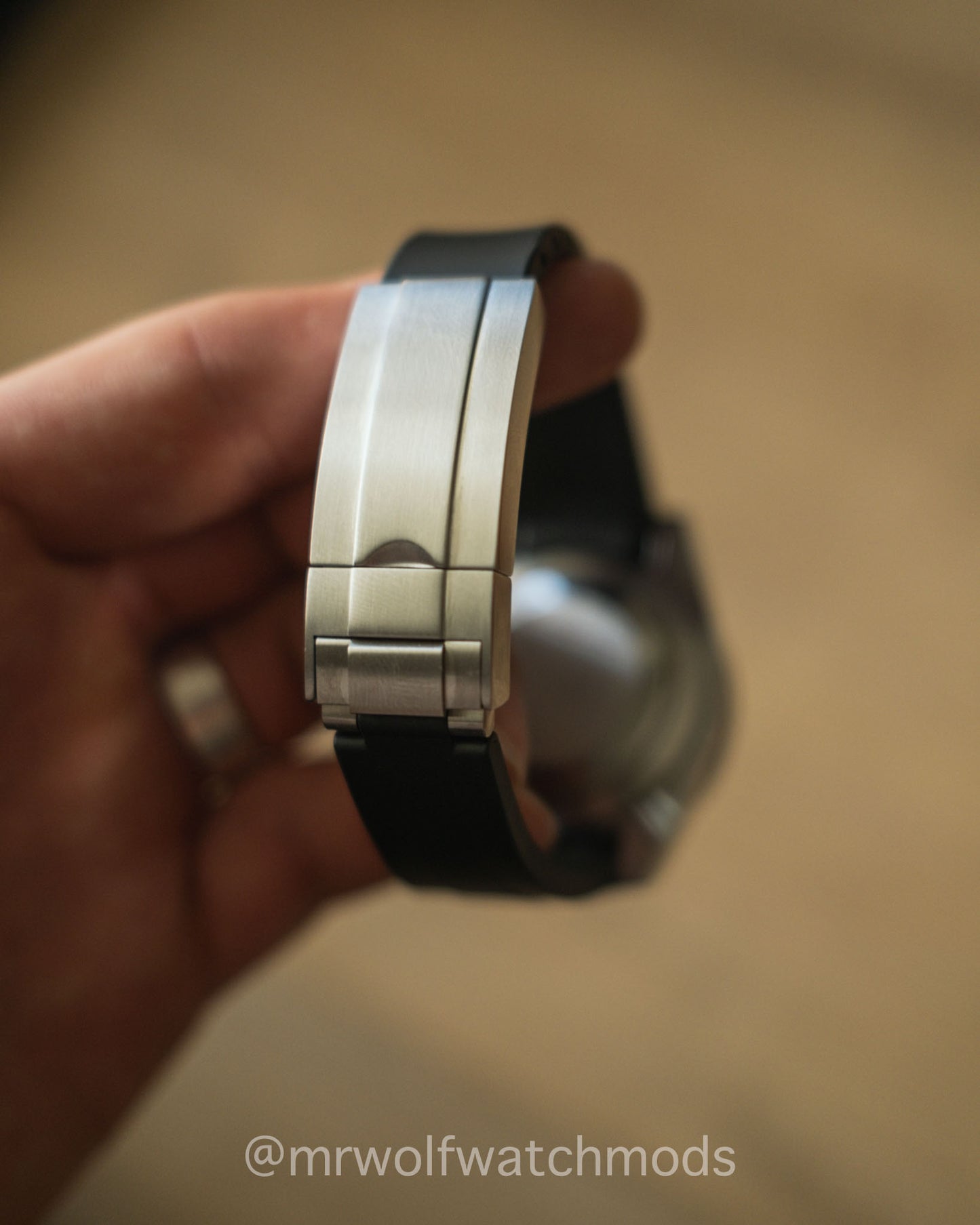 BLACK RUBBER STRAP