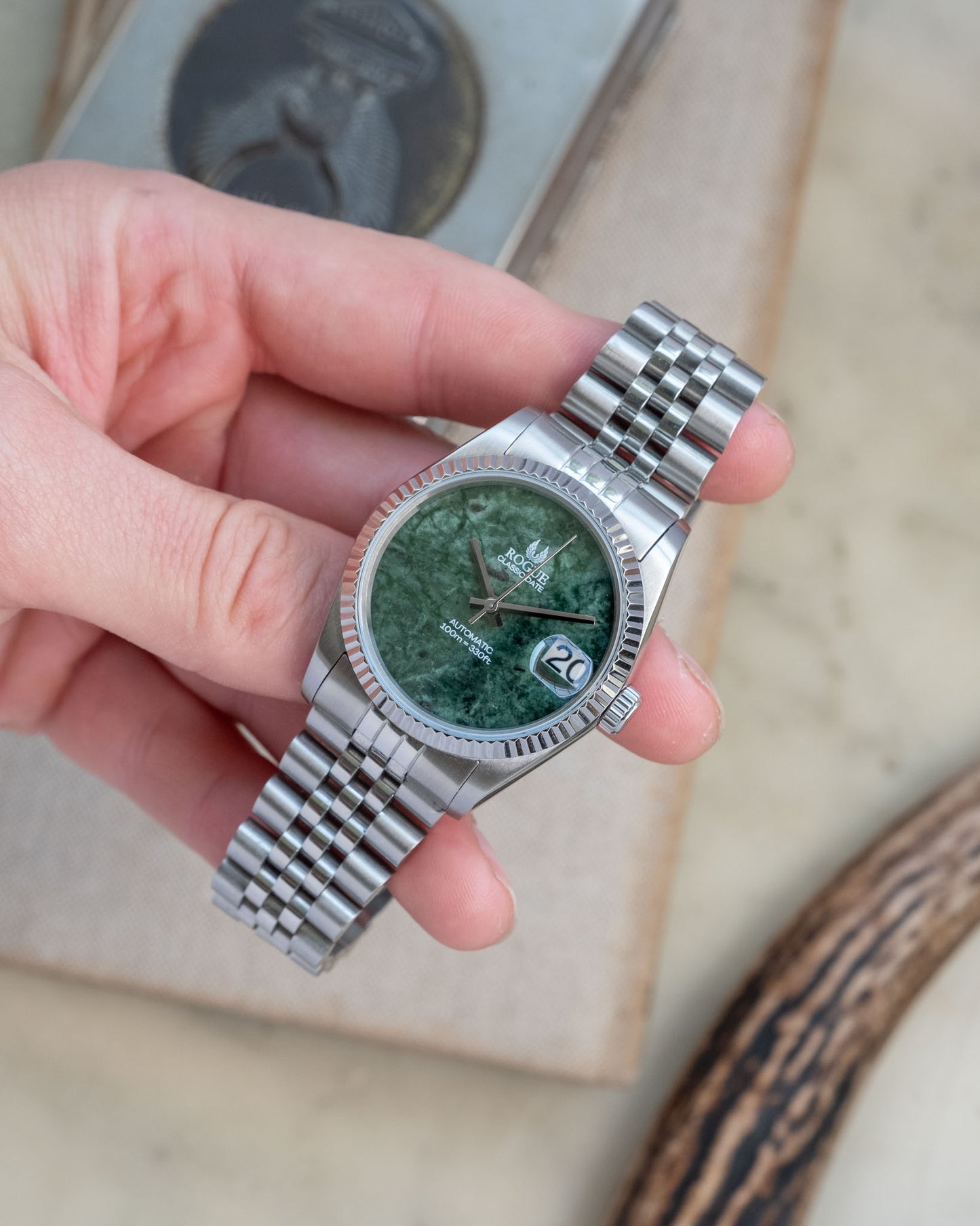 GREEN MARBLE STONE CLASSIC DATE