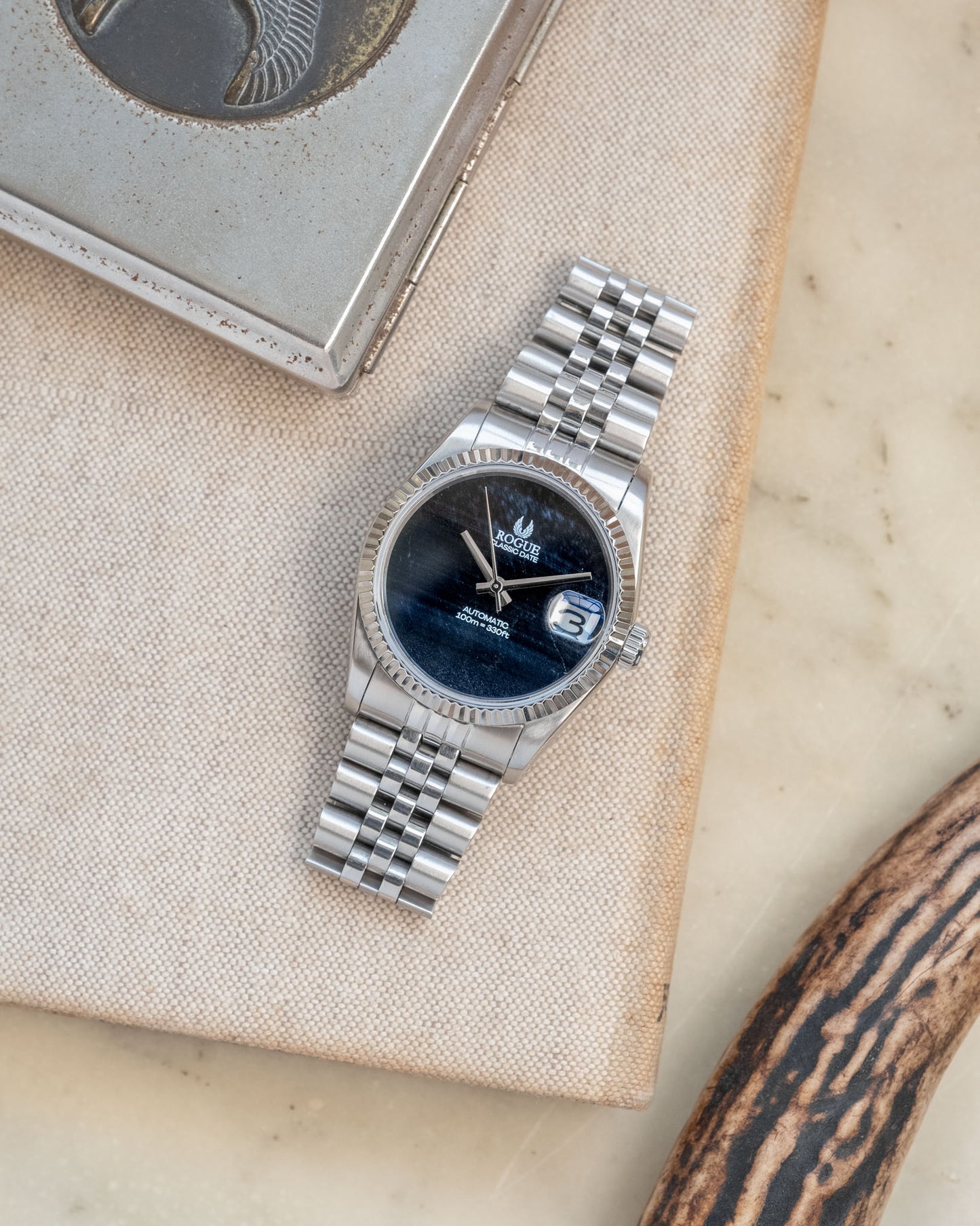 HAWK EYE STONE CLASSIC DATE