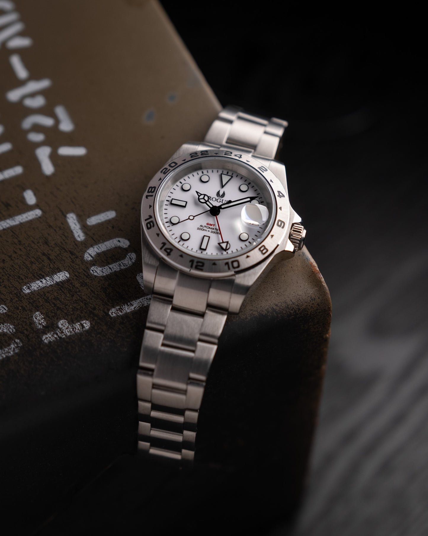 WHITE SEEKER GMT