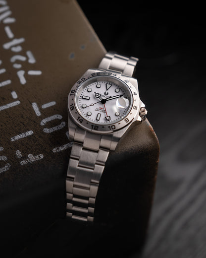 WHITE SEEKER GMT